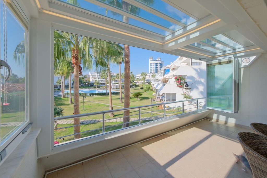 Cam Balkon