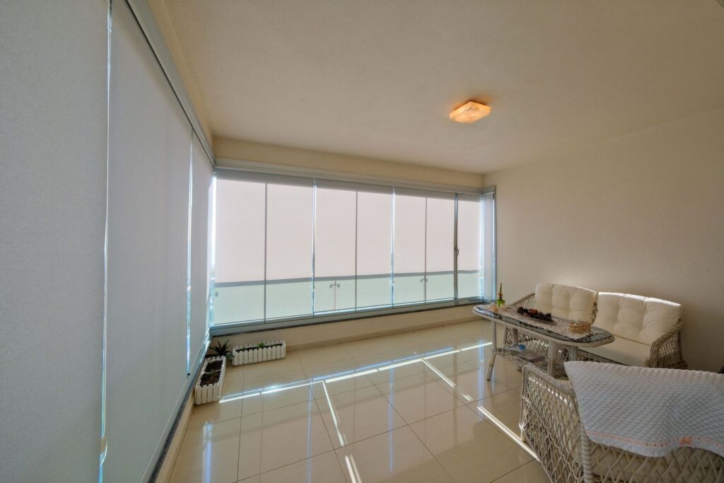 Cam Balkon