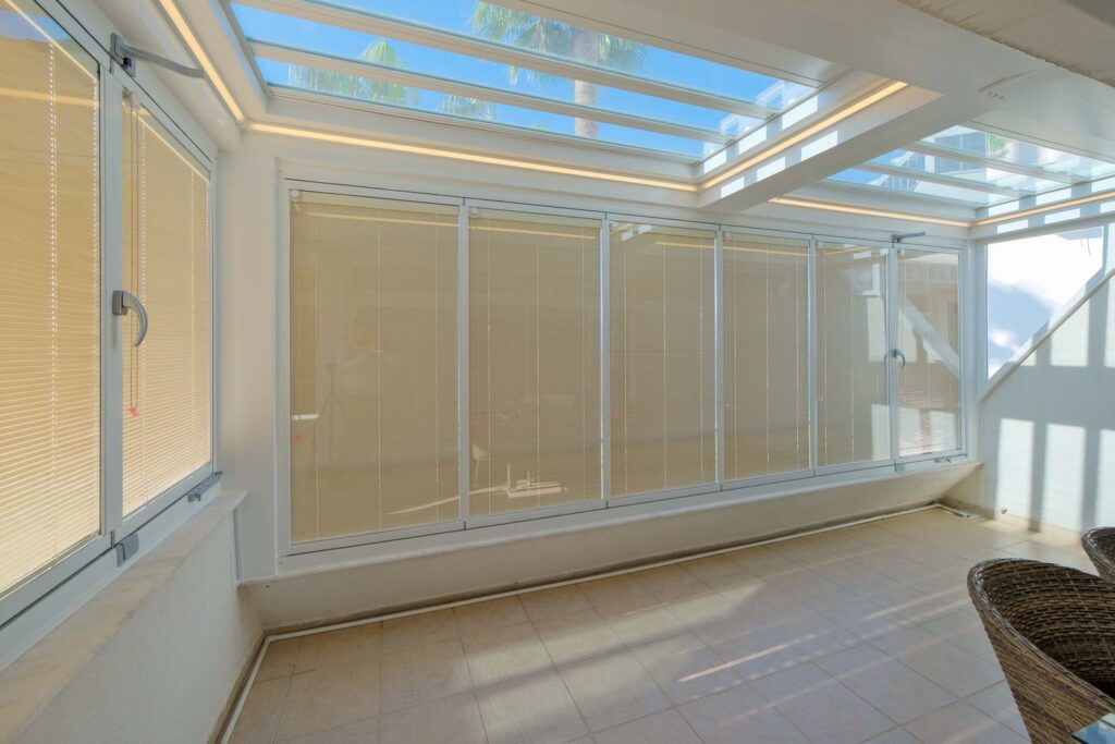 Cam Balkon