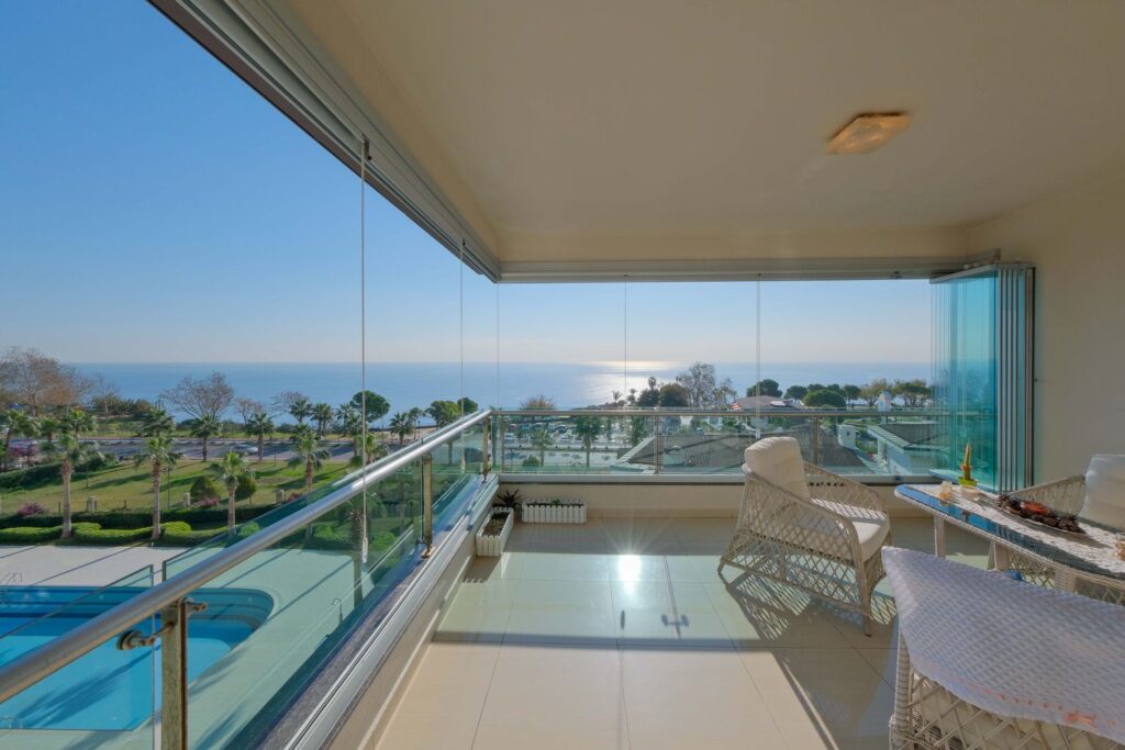 Cam Balkon