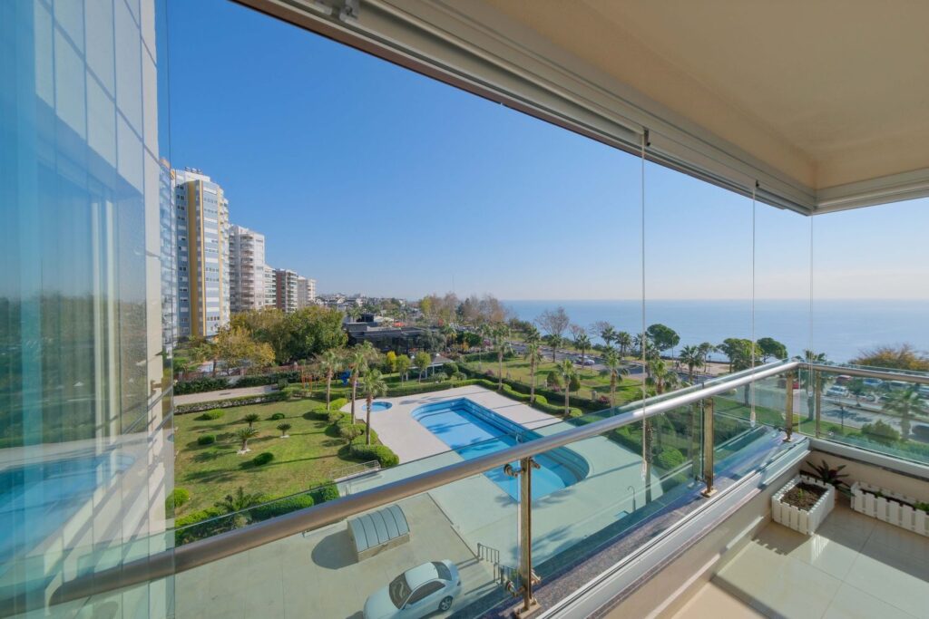 Cam Balkon