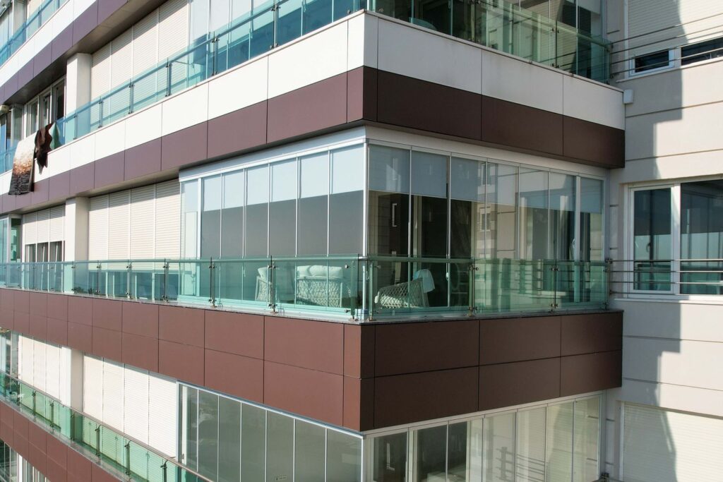Cam Balkon